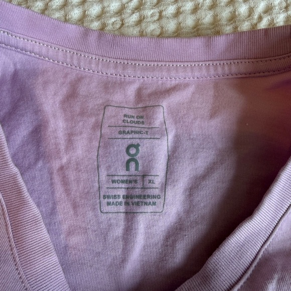 On Running Lilac Logo Crew Tee - Picture 2 of 3
